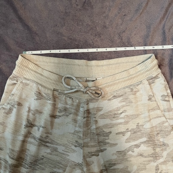 |2 for $30| Gap - Tan, Cream, and White Camouflage Joggers - Picture 4 of 8